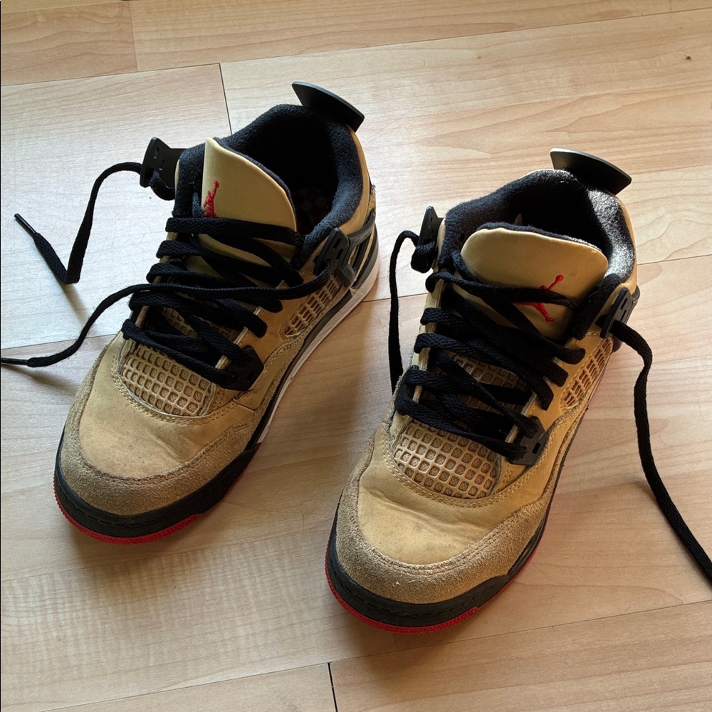 Nike Jordan 4 Retro Pizza sneaks